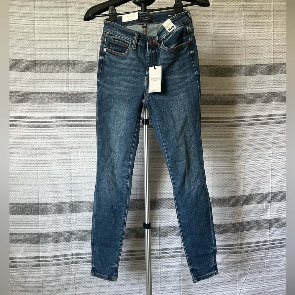 Judy Blue Women’s Size 1 Mid-Rise Skinny Jeans NWT 26.5” x 29” Inseam